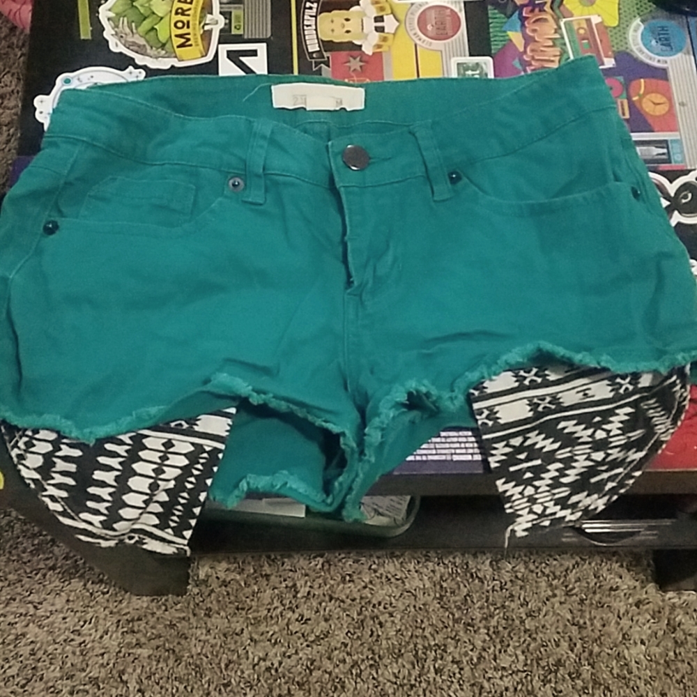 EUC FOREVER21 Teal Short Shorts w/Accent Pocket